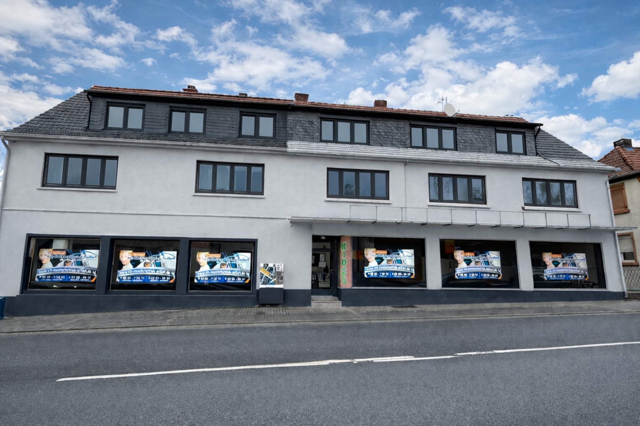 Standort mit 6 Werbebildschirmen